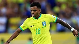 Rodrygo é vítima de racismo em suas redes sociais 
