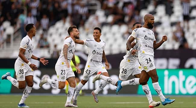 Santos busca empate no fim, respira e complica a vida do Botafogo na briga pelo título