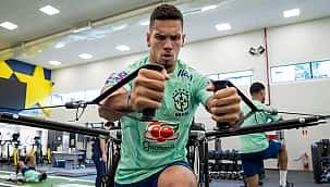 Seleção: Paulinho é alvo de intolerância religiosa