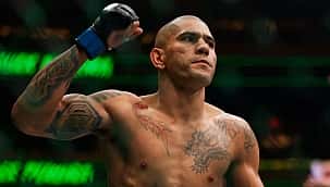 UFC 295: Poatan vence Prochazka via nocaute e conquista o cinturão dos meio-pesados