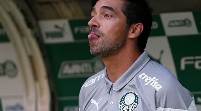 Abel corneta gramado do Allianz e fala sobre possível saída do Palmeiras: "Não sou ingrato"
