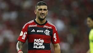 Arrascaeta planeja 2024: "Agora não tem desculpa, ano que vem temos um técnico que é excelente."