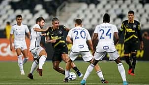 Botafogo empata com Cruzeiro, deixa o G4 e diz adeus ao título; Raposa se livra da Série B