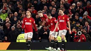 Em jogo eletrizante, Manchester United vira sobre o Aston Villa no Old Trafford