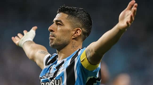 Em sua despedida da Arena, Suárez marca golaço, Grêmio vence o Vasco e entra no G4