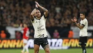 Fábio Santos se despede do futebol: confira imagens do último jogo