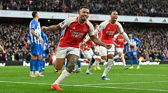 Gabriel Jesus brilha, Arsenal vence Brighton e chega à liderança da Premier League