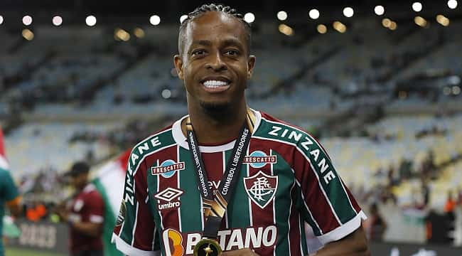 Keno rasga elogios a Fernando Diniz: "me fez virar outro jogador"