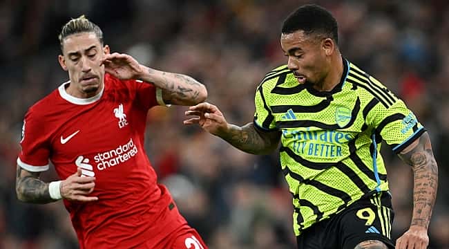 Na briga pelo topo da Premier League, Liverpool e Arsenal empatam no Anfield