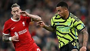 Na briga pelo topo da Premier League, Liverpool e Arsenal empatam no Anfield