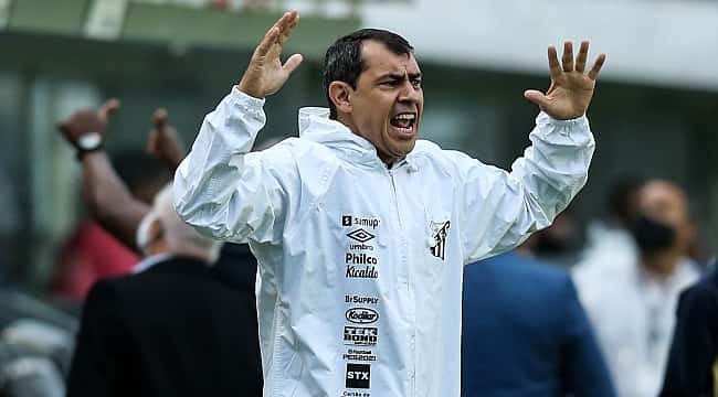 Santos acerta retorno do técnico Fábio Carille
