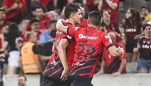 Santos perde para Athletico-PR, mas permanece fora da zona de rebaixamento 