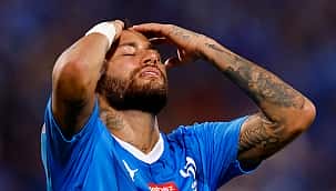 Santos sonha com a contratação de Neymar e acorda com muros pichados na Vila Belmiro