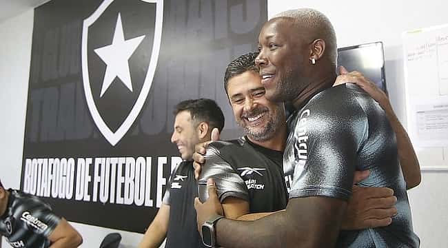 Botafogo se reapresenta para a temporada 2024; Veja as fotos