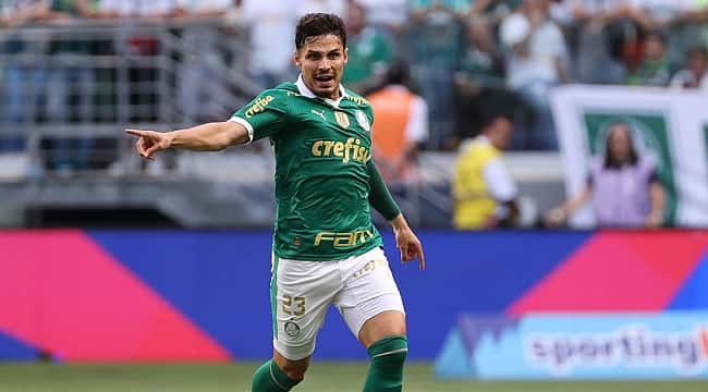 Com Veiga resolvendo mais uma vez, Palmeiras derrota Santos no Clássico da Saudade