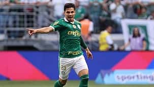 Com Veiga resolvendo mais uma vez, Palmeiras derrota Santos no Clássico da Saudade