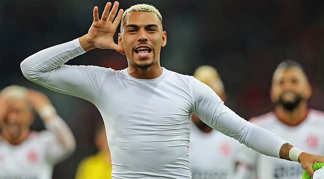 Corinthians desiste do empréstimo de Matheuzinho, do Flamengo