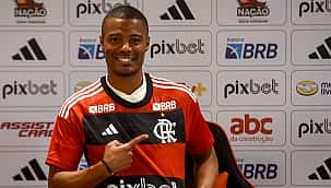 De la Cruz é apresentado e comenta flerte antigo com o Flamengo: "Decisão sempre foi essa"