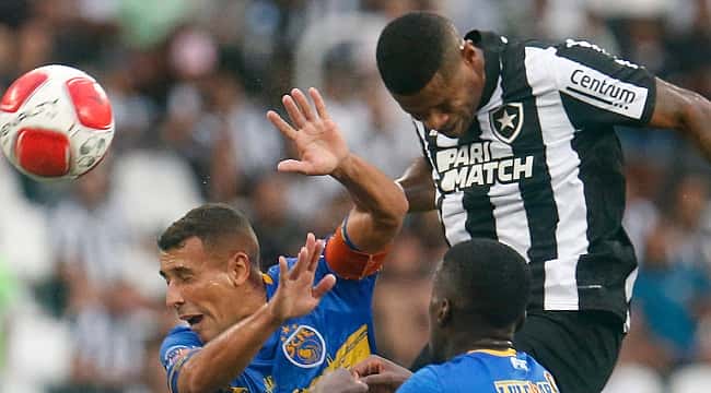 Júnior Santos e Jeffinho garantem vitória do Botafogo contra o Sampaio Corrêa