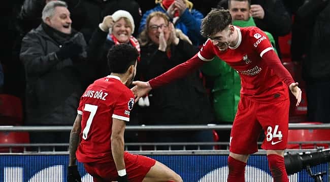 Liverpool vence a quarta seguida em clássico contra o Chelsea e segue na liderança do Inglesão