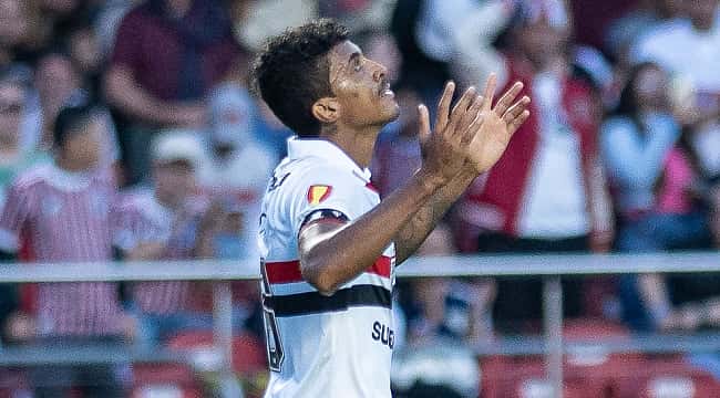 Luiz Gustavo estreia com gol e São Paulo bate a Portuguesa no Morumbi