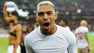 Matheuzinho, do Flamengo, fica perto de acordo com Corinthians 