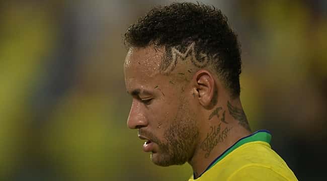 Neymar ironiza sobre sua forma física: "Gordo? Acho que não"