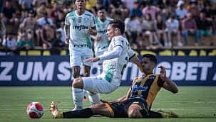 Palmeiras leva gol no apagar das luzes e estreia com empate no Paulistão