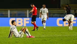 Santos barra jogadores no portão do CT e indica prováveis saídas 