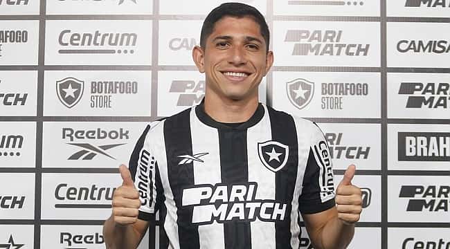 Savarino é apresentado pelo Botafogo: "Muito feliz de estar aqui"