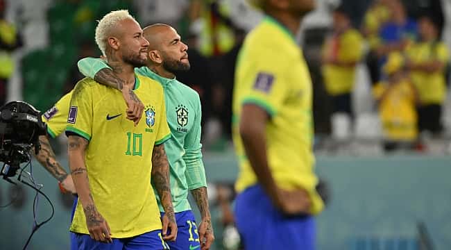 Segundo site, família de Neymar emprestou cerca de R$ 1 milhão a Daniel Alves 
