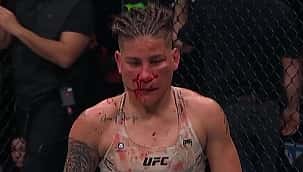 UFC 297: Priscila "Pedrita" recebe mais de 240 golpes e é finalizada por Jasudavicius
