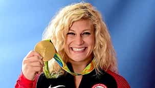 Ultimate contrata bicampeã olímpica e confirma luta contra Holly Holm no UFC 300