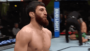 UFC Vegas 84: Ankalaev nocauteia Johnny Walker e se aproxima do cinturão dos meio-pesados