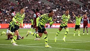 Arsenal humilha o West Ham fora de casa e cola na liderança da Premier League