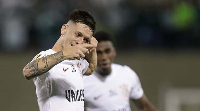 Com dois a menos, Corinthians busca empate no finzinho do clássico contra o Palmeiras