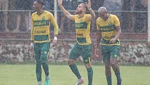 Futebol ou polo aquático? Cuiabá goleia e avança na Copa do Brasil 