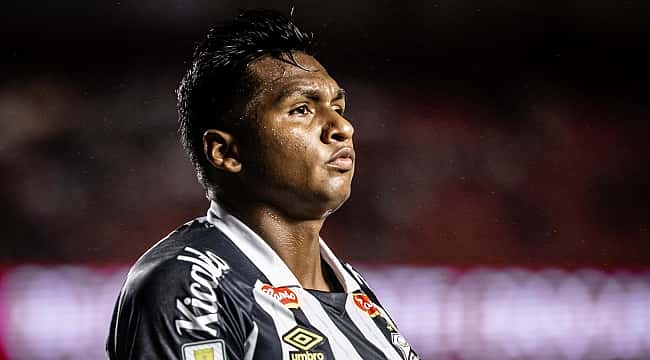 Morelos "El Búfalo" faz o único gol da vitória do Santos sobre o São Paulo no MorumBIS