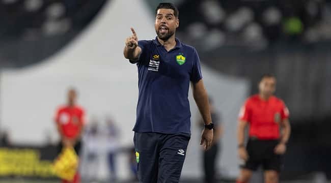 Quem é Antônio Oliveira, o novo técnico do Corinthians