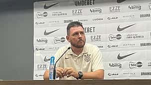 Técnico interino do Corinthians acende alerta para rebaixamento: "Não pode enganar o torcedor"