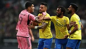 Time de Cristiano Ronaldo goleia time de Messi em amistoso internacional 