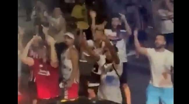 Torcedores do São Paulo atacam ônibus do Palmeiras 