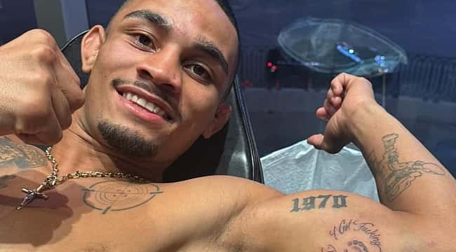 Após mordida, lutador brasileiro faz tatuagem e leva R$ 250 mil de Dana White
