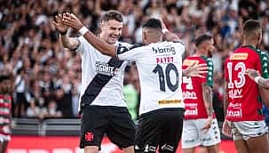 Payet brilha, Vasco goleia Portuguesa e enfrenta o Nova Iguaçu na semi do Cariocão