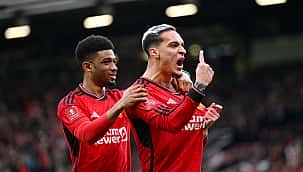 Com gol no fim da prorrogação, United vence Liverpool em clássico épico de sete gols