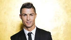 Cristiano Ronaldo é filmado em Ferrari avaliada em R$ 10 milhões