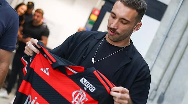 Flamengo oficializa a contratação do zagueiro Léo Ortiz, ex-Red Bull Bragantino