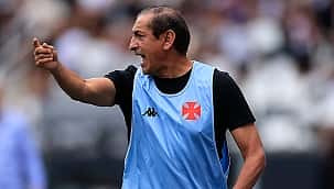 Os clubes brasileiros com mais trocas de técnicos no século 21