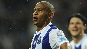 10 brasileiros que foram campeões da UEFA Europa League e você não sabia