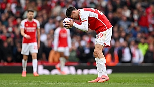 Arsenal tropeça em casa e perde liderança do inglês para o Manchester City